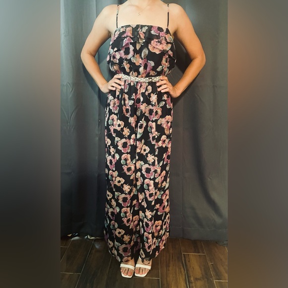 Long floral maxi dress. Great for so many occasions! - Picture 3 of 5